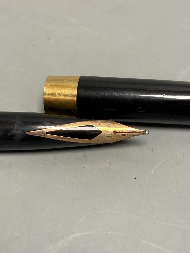 A 'Lifelong' 9ct gold-cased propelling pencil (a.f.) and a Sheaffer Imperial fountain pen